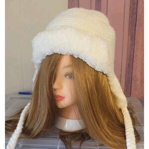 Timberland Beanie Hat With Tassel  One Size Fits All White Knit  Womans